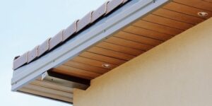 Подшивка крыши софитом: пошаговая инструкция для самостоятельного ремонта