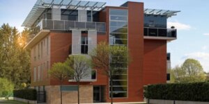 Металлопрофиль: виды, характеристики, преимущества и недостатки ремонта